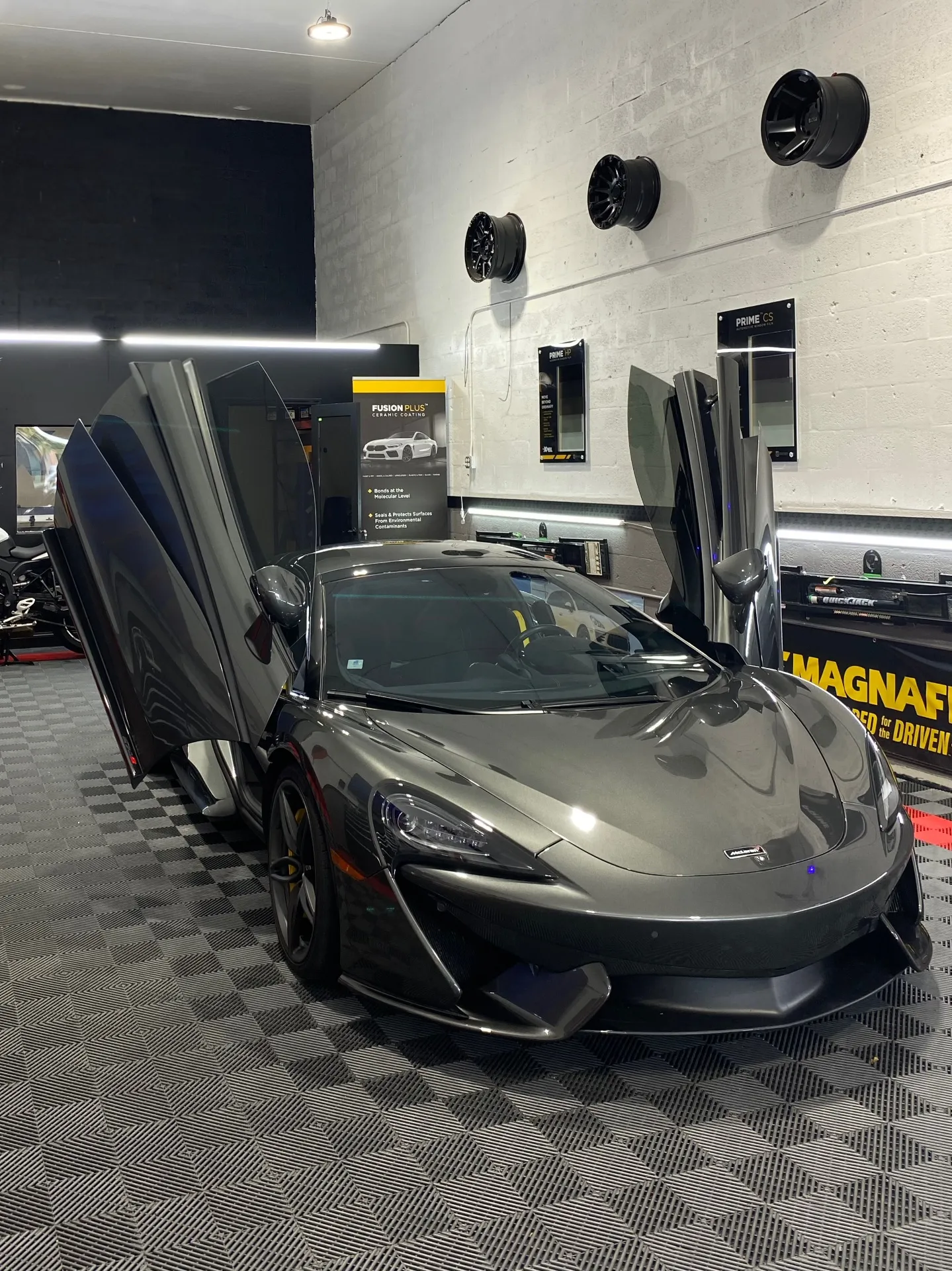 McLaren 570S before wrap